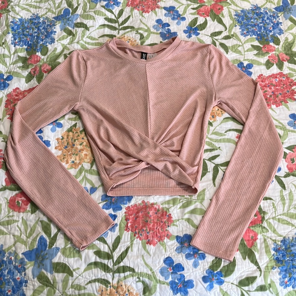 H&M Divided women’s XS pink twist front crop top shirt long sleeve